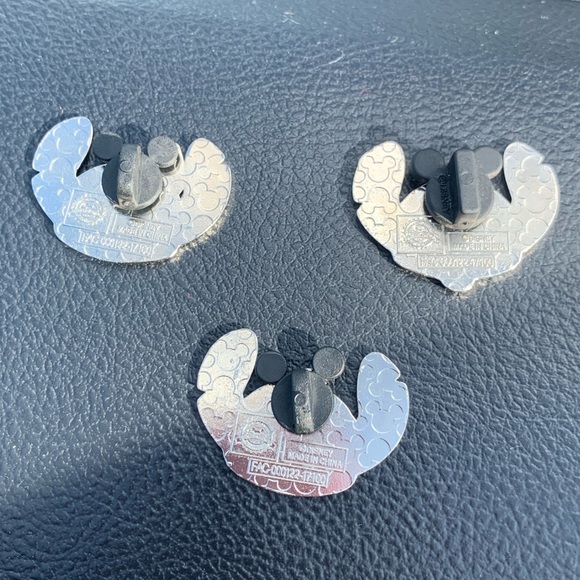 Disney stitch pin set - Picture 2 of 2